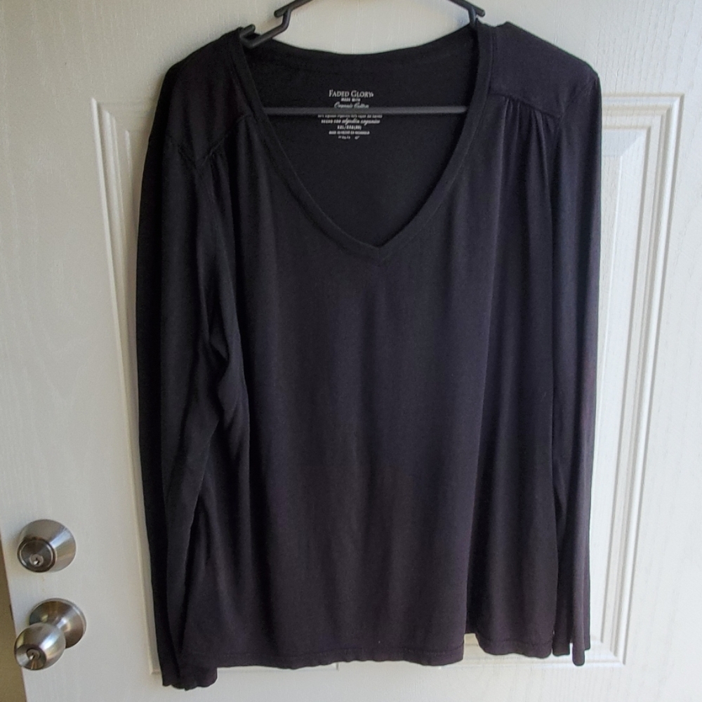Black long sleeve tshirt